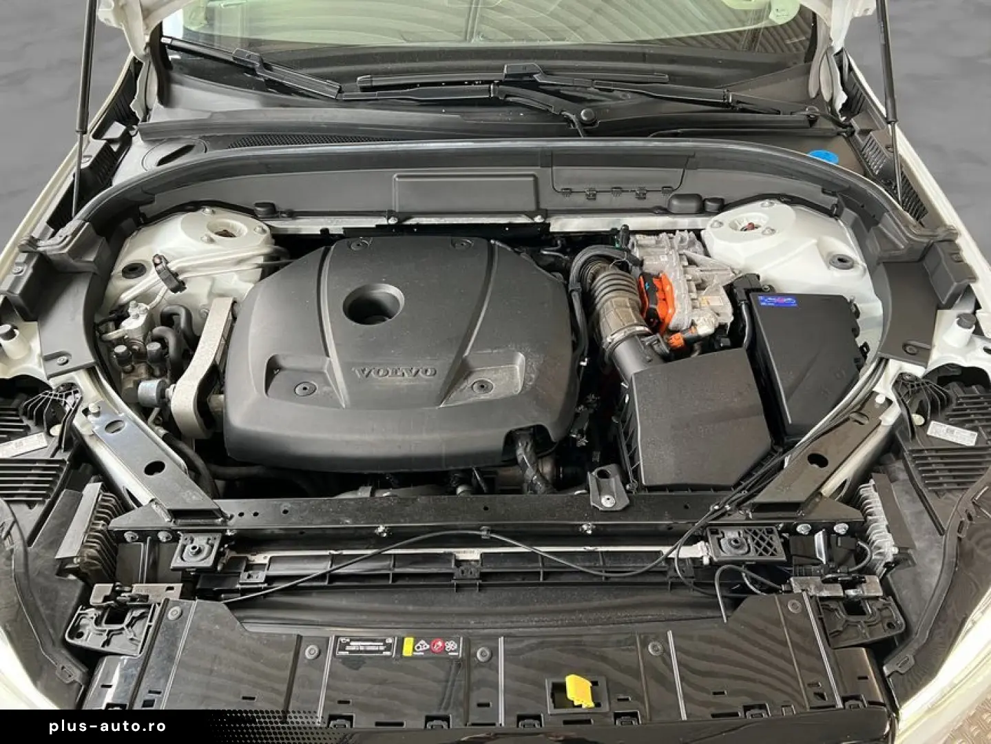 VOLVO XC60 T6 AWD Recharge R-Design Glasd PilotAssist