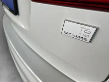 VOLVO XC60 T6 AWD Recharge R-Design Glasd PilotAssist