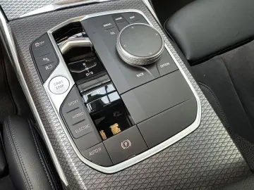 BMW 330e M Sportpaket eSitze Kamera Widescreen