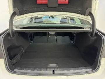 BMW 330e M Sportpaket eSitze Kamera Widescreen