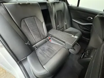 BMW 330e M Sportpaket eSitze Kamera Widescreen