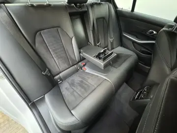 BMW 330e M Sportpaket eSitze Kamera Widescreen