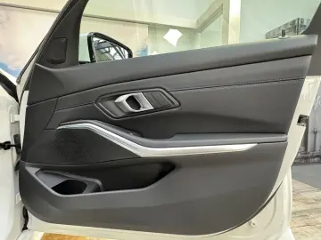 BMW 330e M Sportpaket eSitze Kamera Widescreen