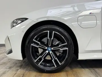 BMW 330e M Sportpaket eSitze Kamera Widescreen