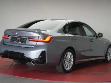 BMW 320 i M Sport Navi ACC Kamera Virtual HUD Side