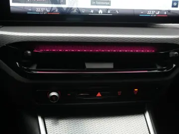 BMW 320 i M Sport Navi ACC Kamera Virtual HUD Side