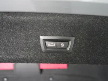 BMW 320 i M Sport Navi ACC Kamera Virtual HUD Side