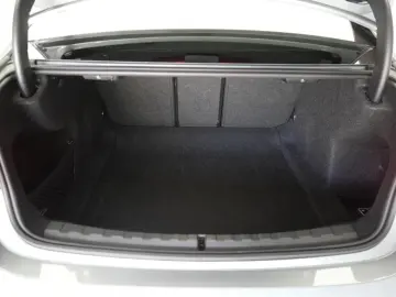 BMW 320 i M Sport Navi ACC Kamera Virtual HUD Side