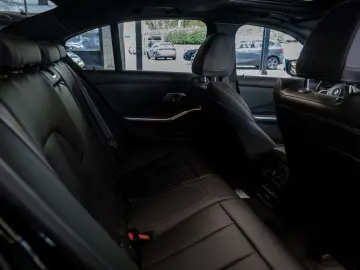 BMW 320d xDrive M-Sport Pro FACEL. LED ACC NAVI HGSD