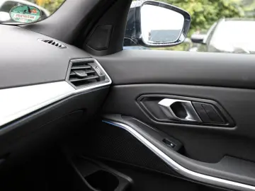 BMW 320d xDrive M-Sport FACEL. LED ACC NAVI SHZ PDC