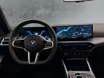 BMW 330 e M Sport AKTIONSPREIS Navi Digitales Cockpi
