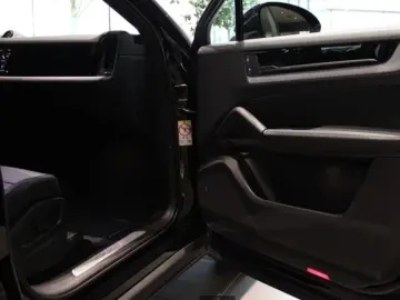 PORSCHE Cayenne Coupe E-Hybrid