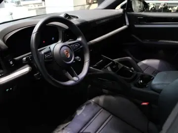 PORSCHE Cayenne Coupe E-Hybrid