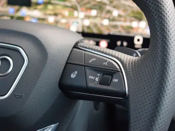 AUDI Q5 40 TDI qu S-tr.  S-line Matrix AHK Pano B&O