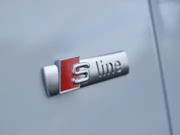 AUDI Q5 40 TDI qu S-tr.  S-line Matrix AHK Pano B&O