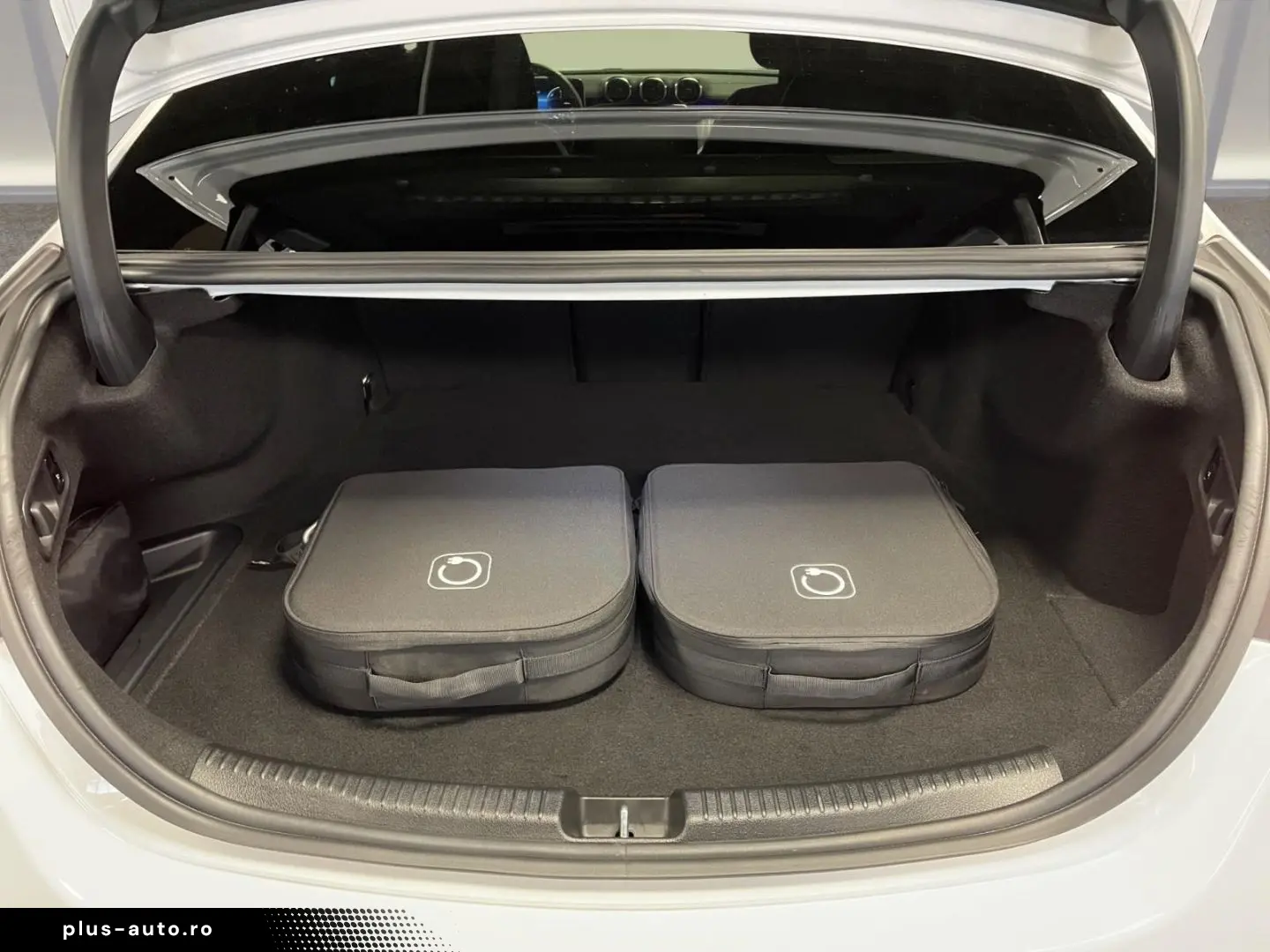 MERCEDES-BENZ C 300 e AMG NIGHT DISTR BURM 360 WINTE&hellip;