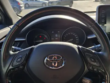 Toyota C-HR 1.8 HSD 4x2 CVT C-enter