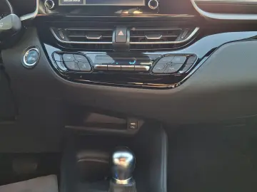 Toyota C-HR 1.8 HSD 4x2 CVT C-enter