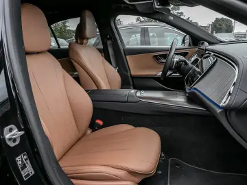 MERCEDES-BENZ E 300 de AMG Night AHK LED Kamera Distronic