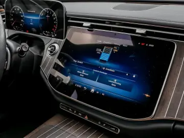 MERCEDES-BENZ E 300 de AMG Night AHK LED Kamera Distronic