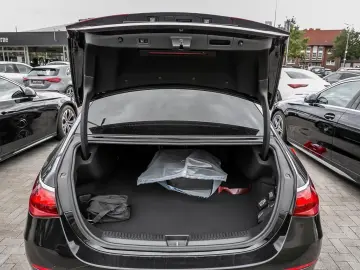 MERCEDES-BENZ E 300 de AMG Night AHK LED Kamera Distronic