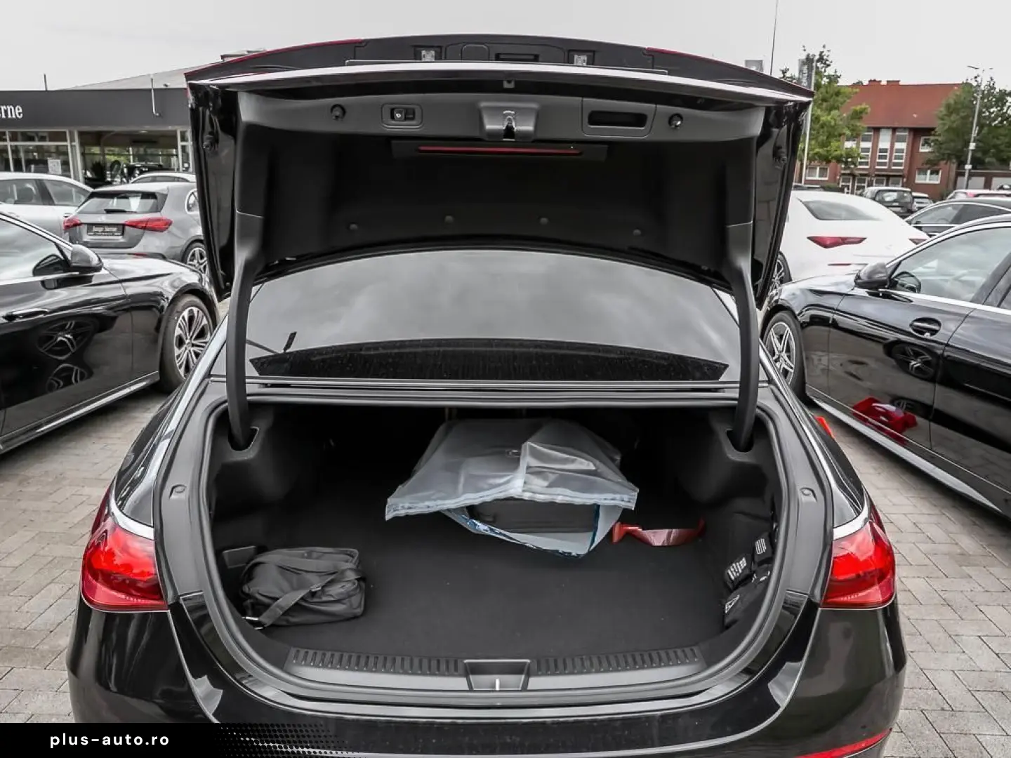 MERCEDES-BENZ E 300 de AMG Night AHK LED Kamera Distronic