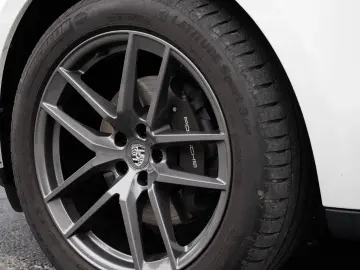 PORSCHE Macan T Surround View Abstandsregeltempostat