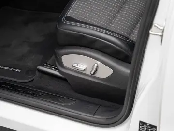 PORSCHE Macan T Surround View Abstandsregeltempostat