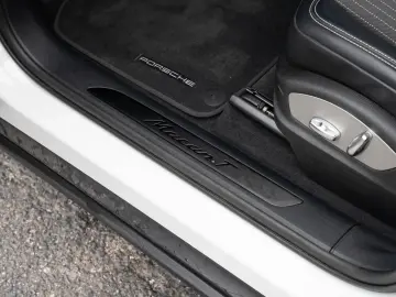 PORSCHE Macan T Surround View Abstandsregeltempostat