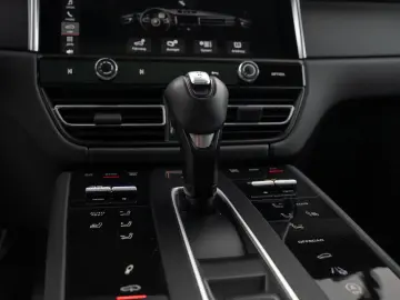 PORSCHE Macan T Surround View Abstandsregeltempostat