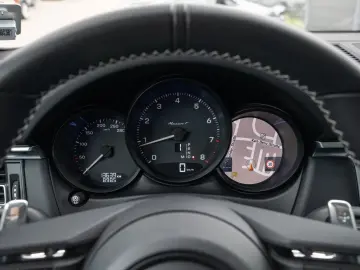 PORSCHE Macan T Surround View Abstandsregeltempostat