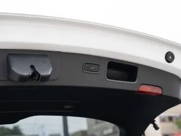 PORSCHE Macan T Surround View Abstandsregeltempostat