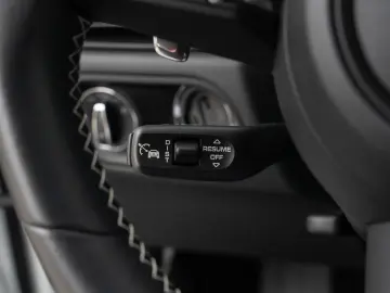 PORSCHE Macan T Surround View Abstandsregeltempostat