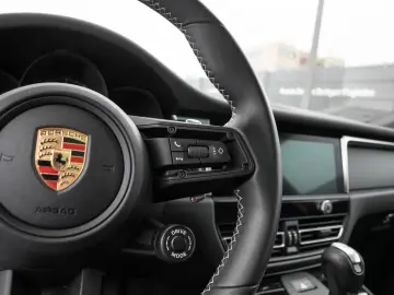 PORSCHE Macan T Surround View Abstandsregeltempostat