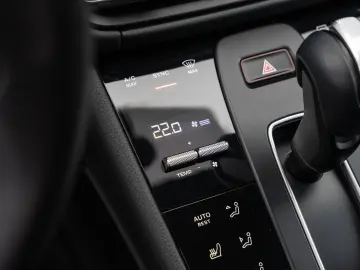 PORSCHE Macan T Surround View Abstandsregeltempostat