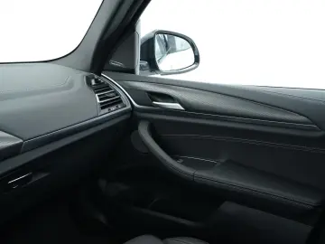 BMW X3 xDrive 30i (M-Sport Navi AHK Pano HUD HK STZ)