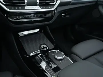 BMW X3 xDrive 30i (M-Sport Navi AHK Pano HUD HK STZ)