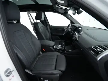 BMW X3 xDrive 30i (M-Sport Navi AHK Pano HUD HK STZ)