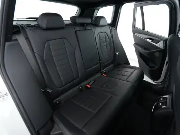 BMW X3 xDrive 30i (M-Sport Navi AHK Pano HUD HK STZ)