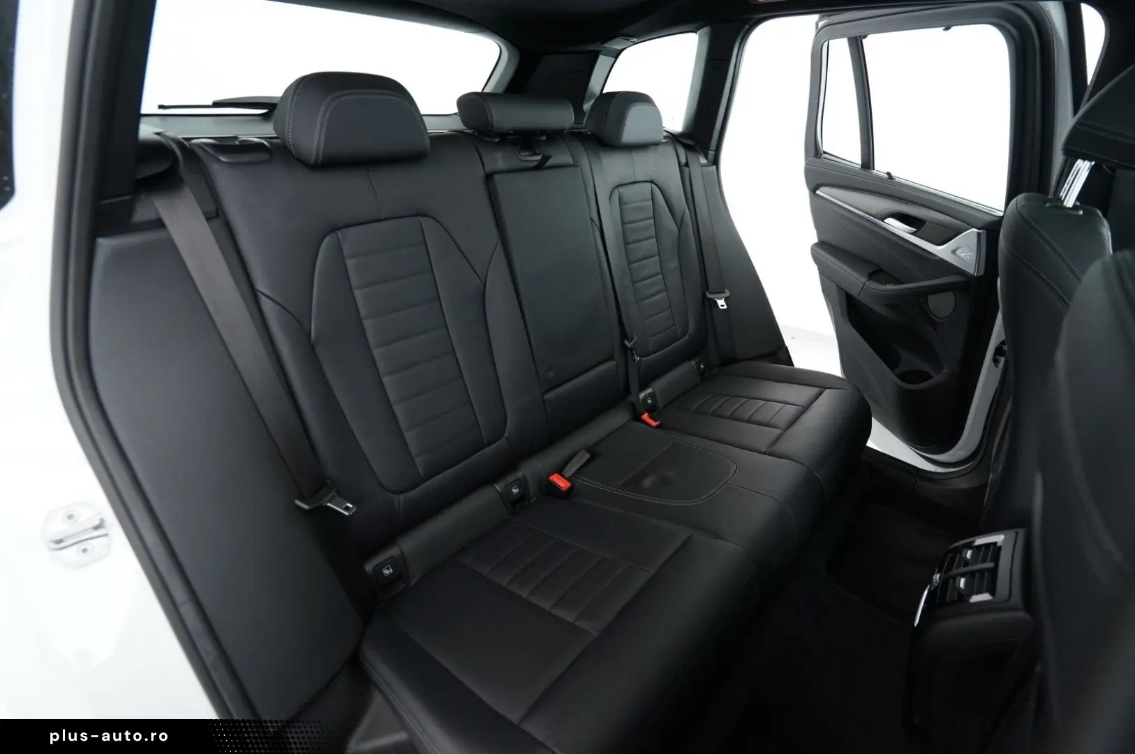 BMW X3 xDrive 30i (M-Sport Navi AHK Pano HUD HK STZ)