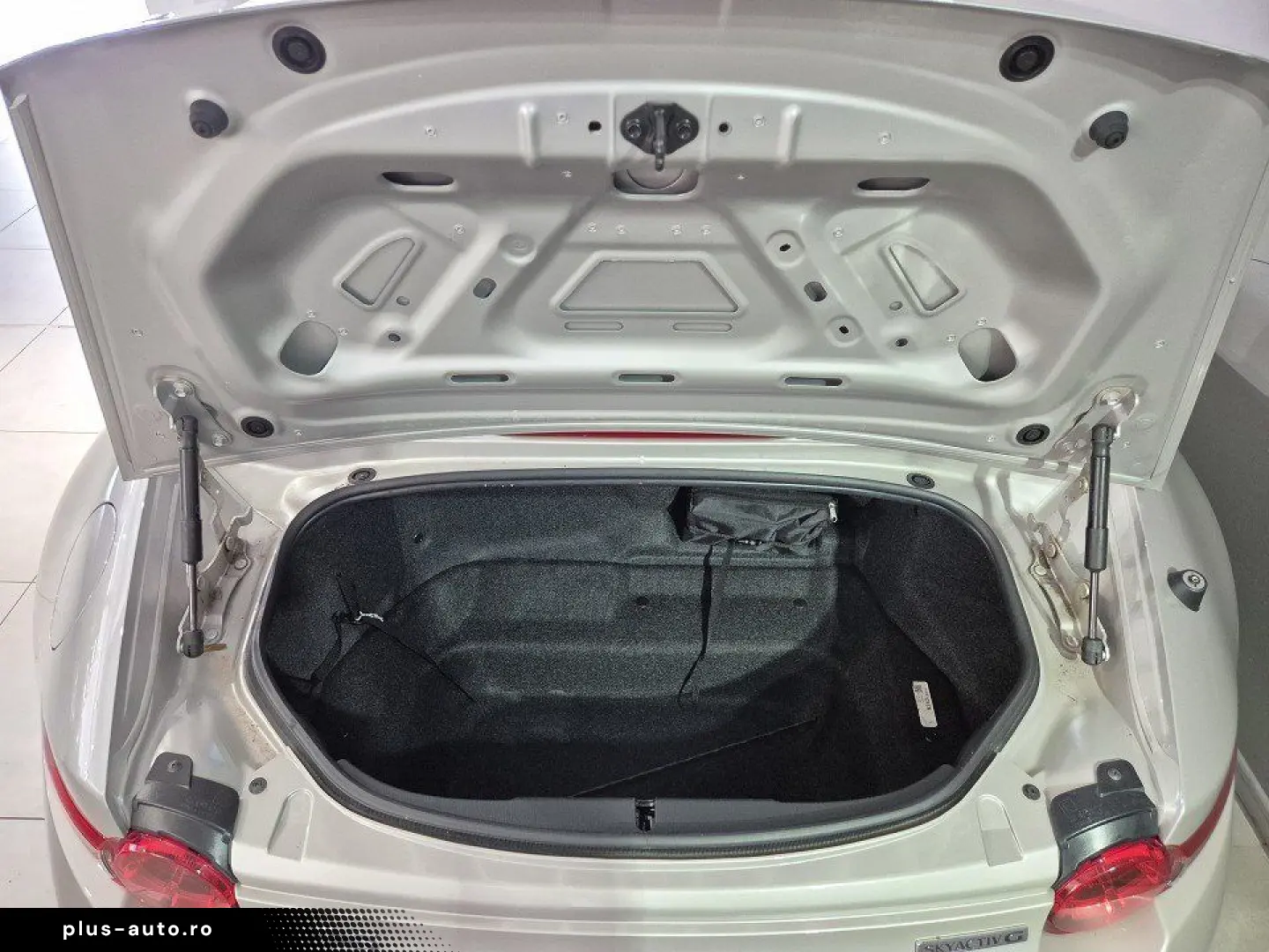 MAZDA MX-5 Kazari G-184 Leder Terracotta Matrix-LED Na