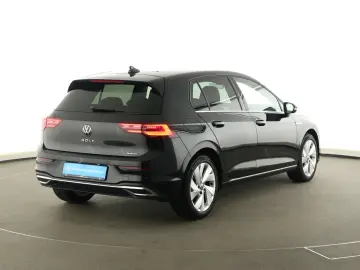 VW Golf VIII 2.0 TSI 4Motion DSG Style  LED Navi Pa