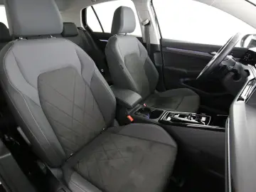 VW Golf VIII 2.0 TSI 4Motion DSG Style  LED Navi Pa