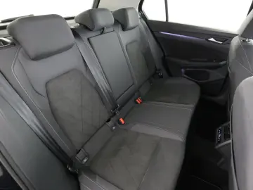 VW Golf VIII 2.0 TSI 4Motion DSG Style  LED Navi Pa