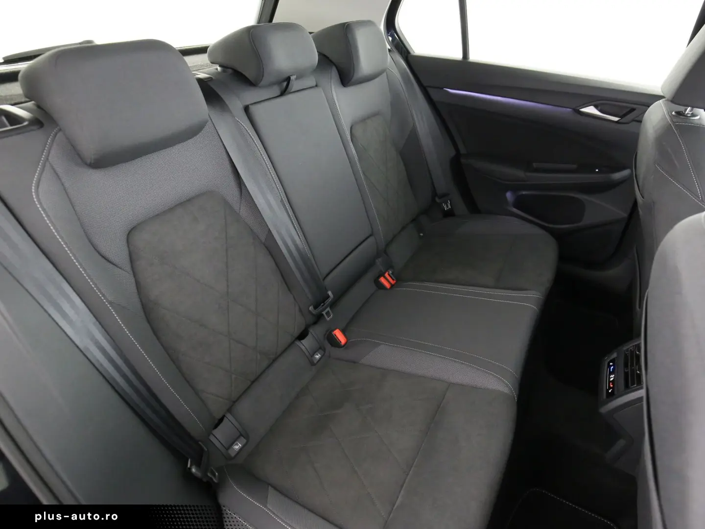 VW Golf VIII 2.0 TSI 4Motion DSG Style  LED Navi Pa