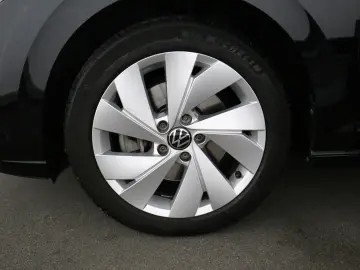 VW Golf VIII 2.0 TSI 4Motion DSG Style  LED Navi Pa