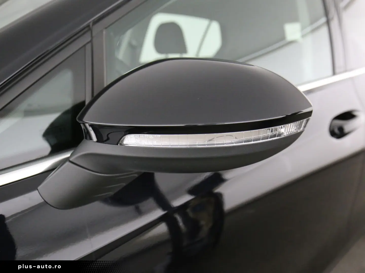 VW Golf VIII 2.0 TSI 4Motion DSG Style  LED Navi Pa