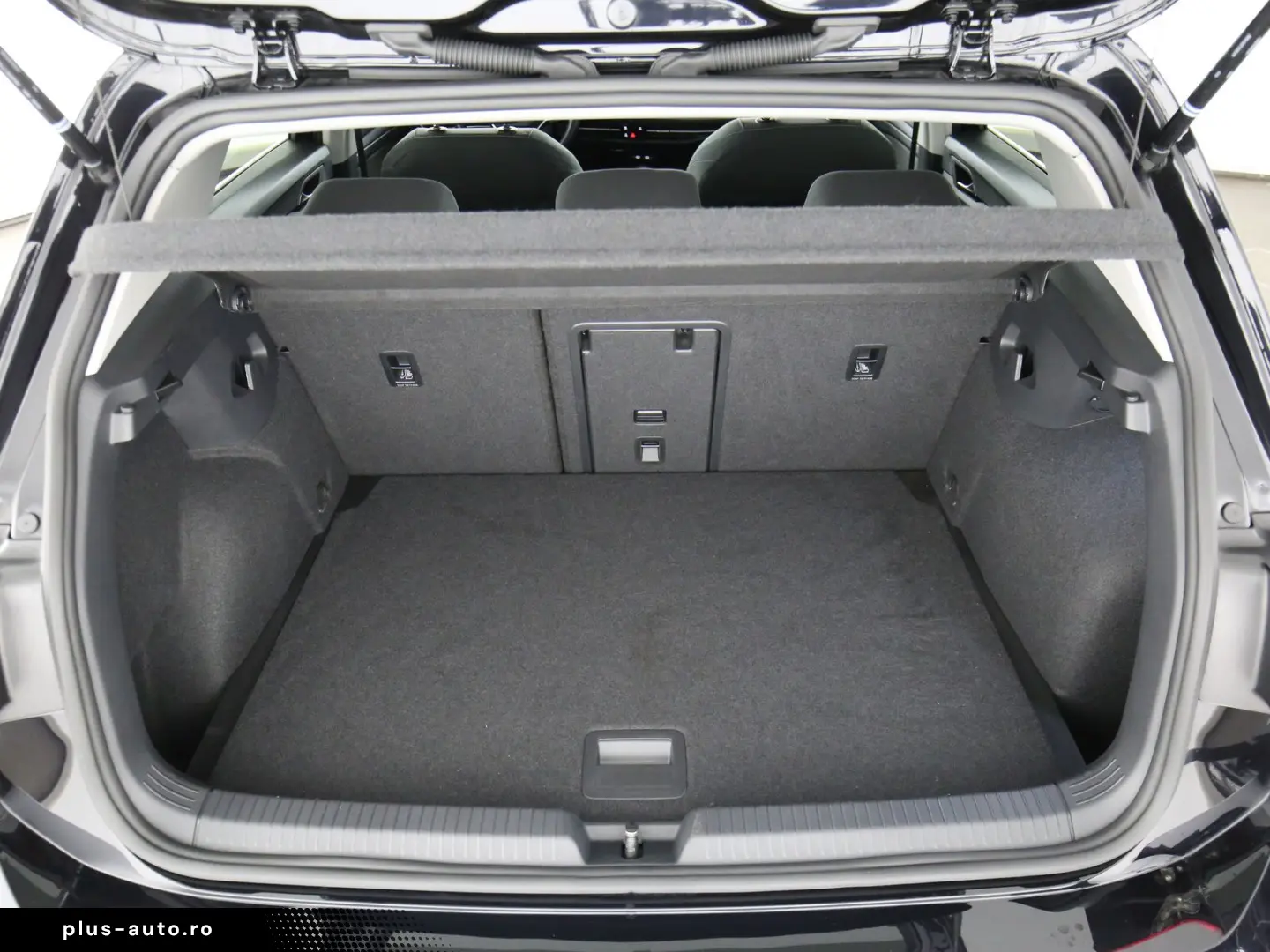 VW Golf VIII 2.0 TSI 4Motion DSG Style  LED Navi Pa