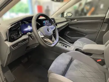 VW Golf VIII 2.0 TSI 4M Style  LED KAMERA NAVI SITZ