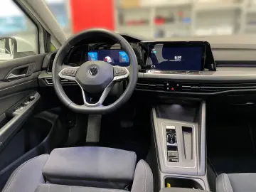 VW Golf VIII 2.0 TSI 4M Style  LED KAMERA NAVI SITZ